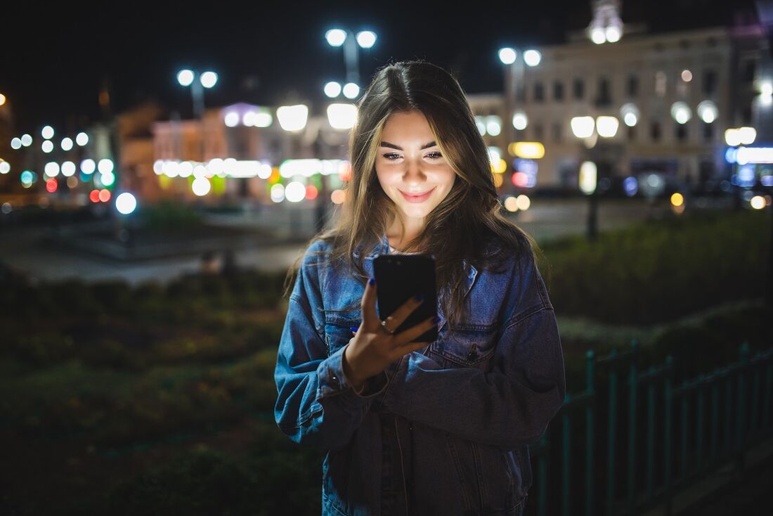 Mulher com smartphone