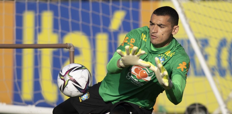 Goleiro Santos, do Athlético, convocado para a Seleção 