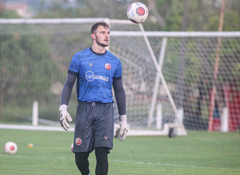 Lucas Perri, agora ex-goleiro do Náutico