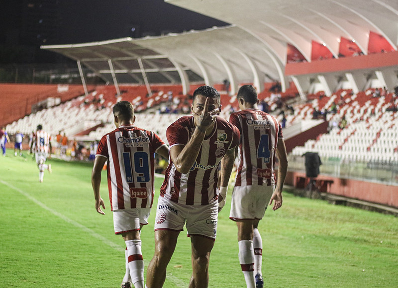 Richard Franco comemora gol pelo Náutico