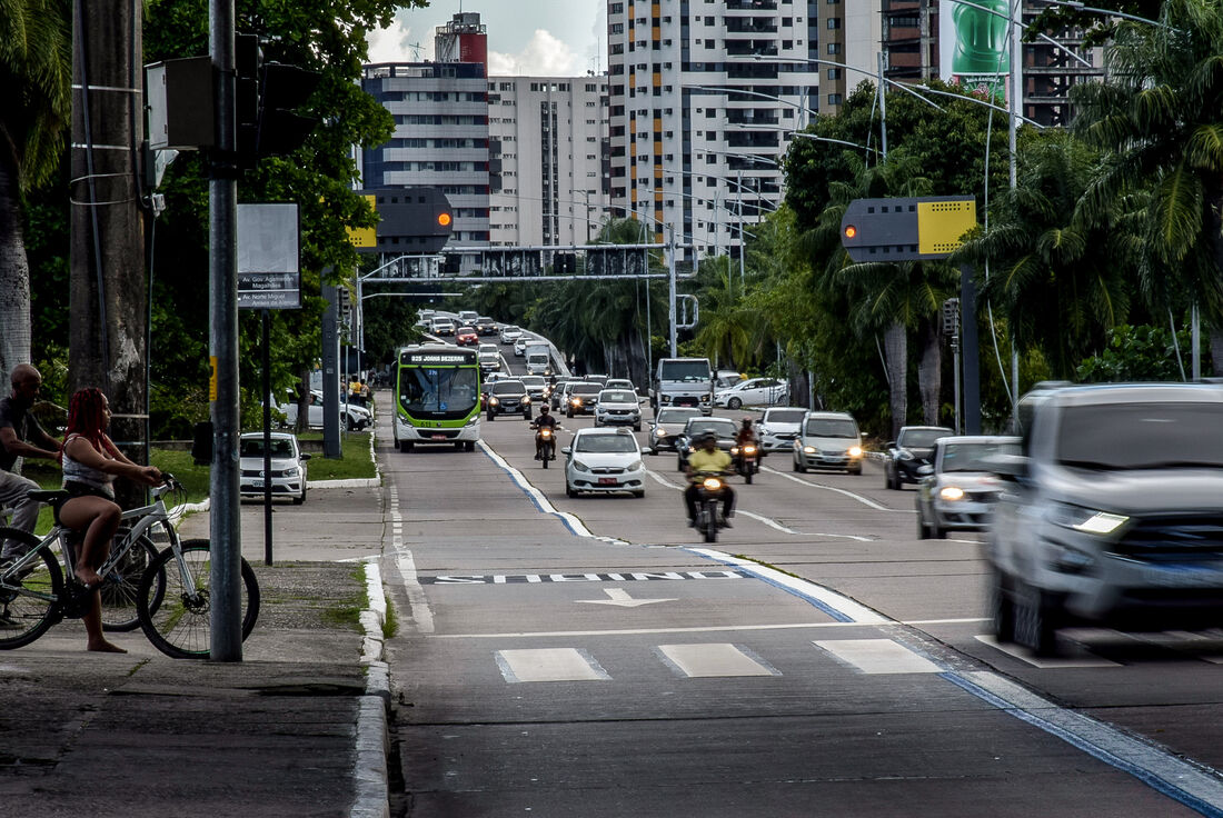 Suspeito foi detido na Avenida Agamenon Magalhães, no Recife