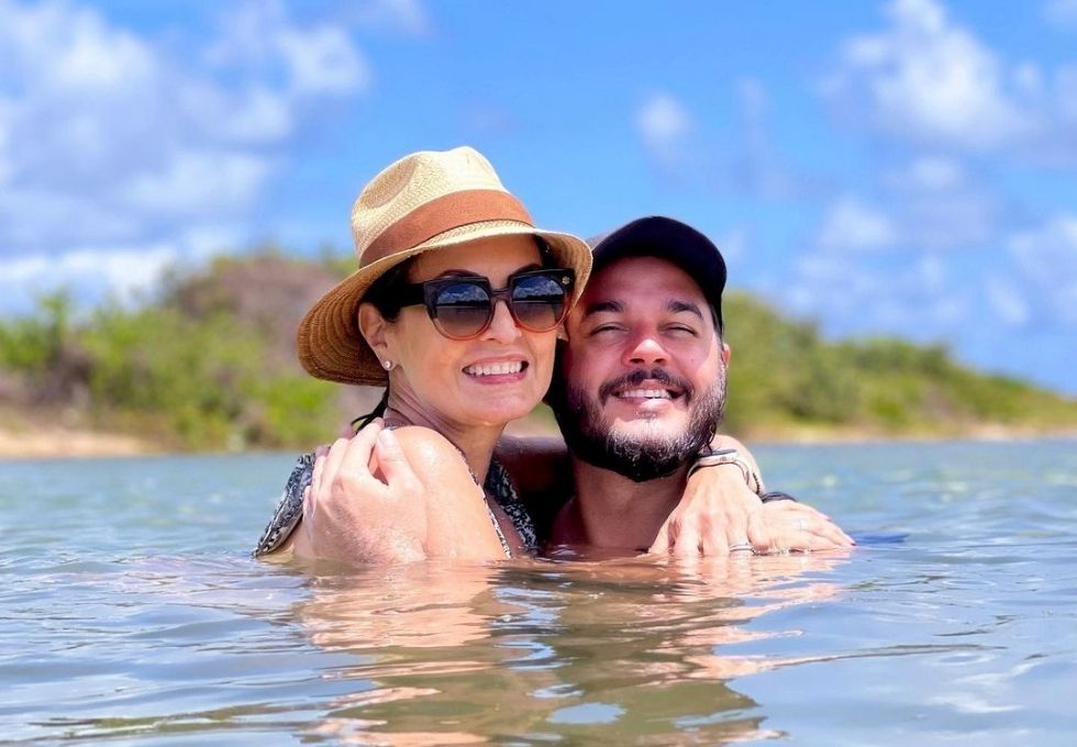 Fátima e Tulio aproveitando a praia de Mamucabinha