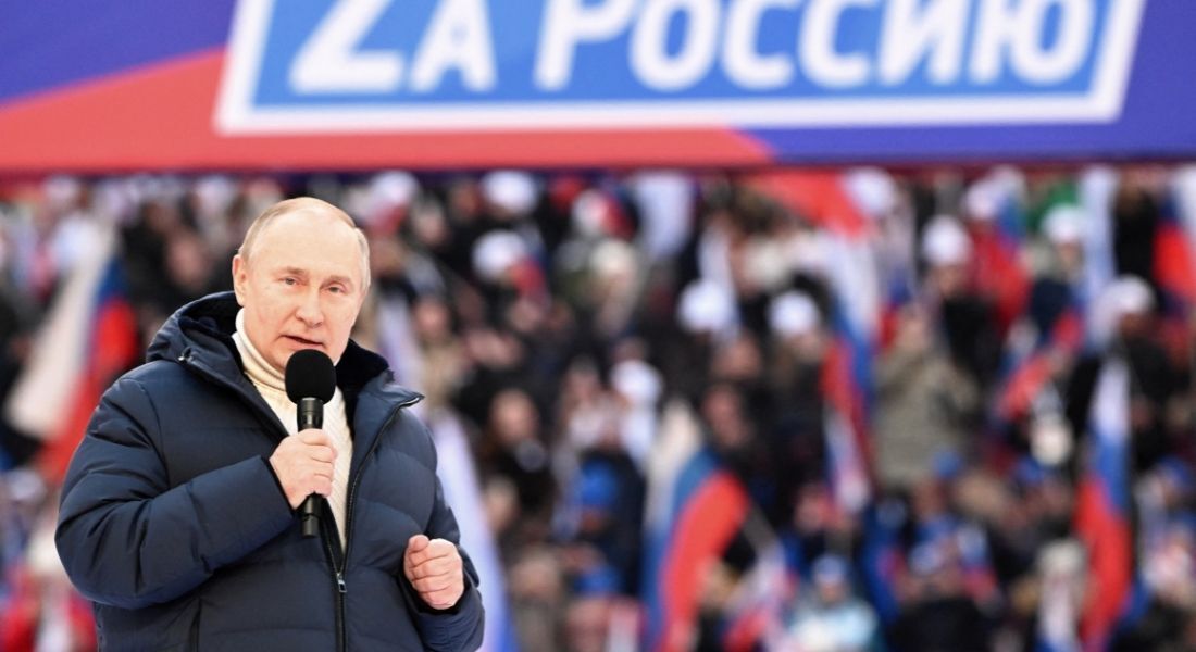 Putin discursava em um estádio com milhares de pessoas no momento