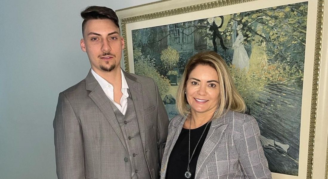 Ana Cristina Valle mora numa mansão na região nobre de Brasília, com Jair Renan Bolsonaro, o "filho 04" do presidente