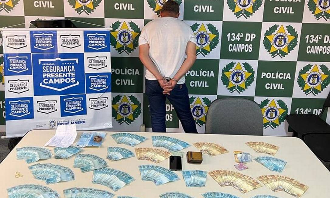 Golpista, que já tinha um mandado de prisão em aberto, foi encontrado com R$ 1 mil no bolso