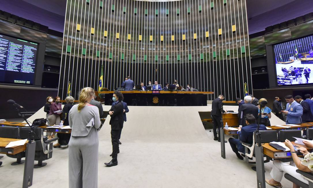 Deputados e senadores deliberam sobre vetos em sessão