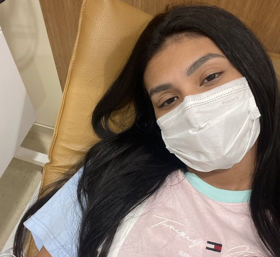 Pocah foi internada após sentir fortes dores abdominais