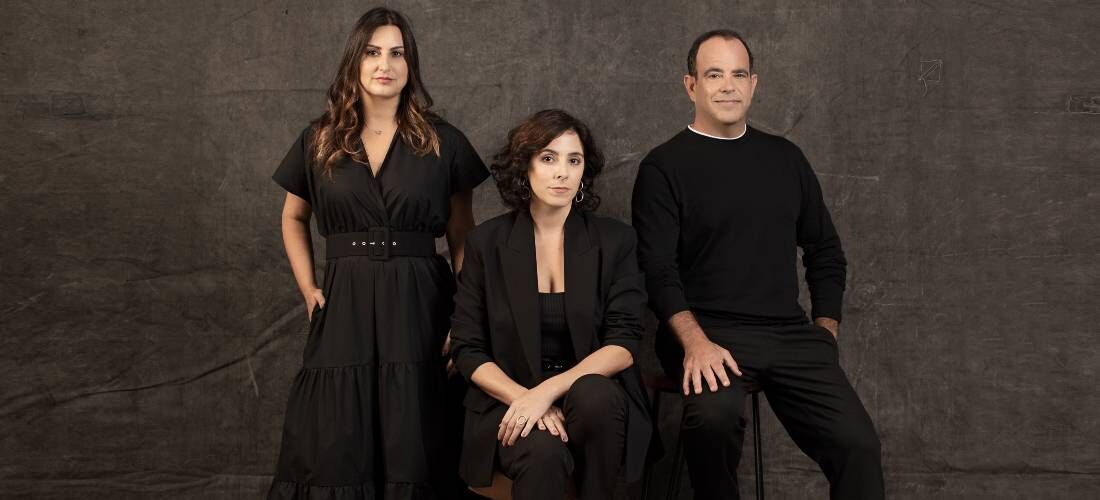 Daniela Arbex, Julia Rezende e Gustavo Lipsztein trabalham em série da Netflix