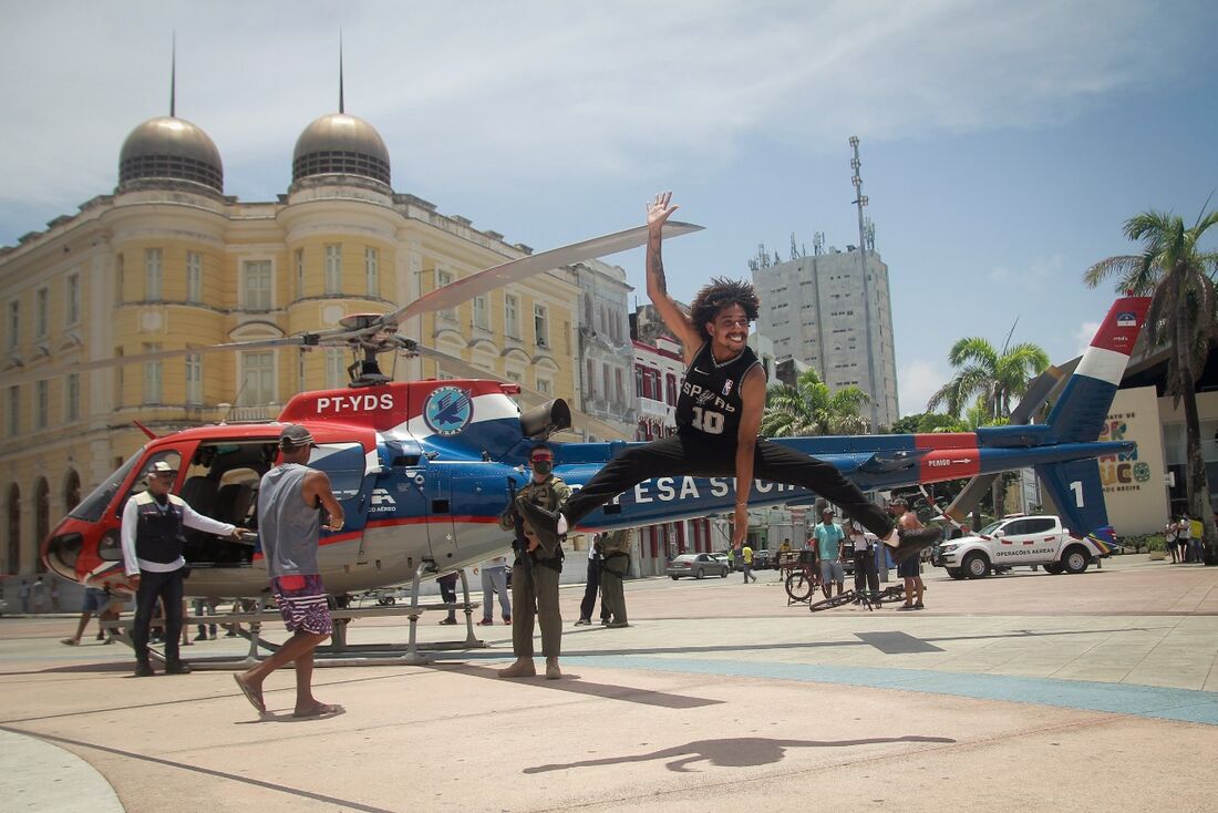 Helicópteros pousaram no Marco Zero do Recife