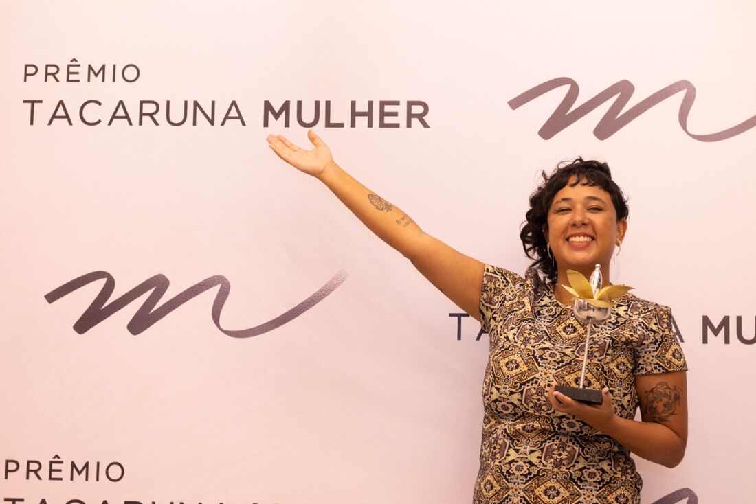 A empresa é fundada pela cineasta e jornalista Bruna Monteiro,