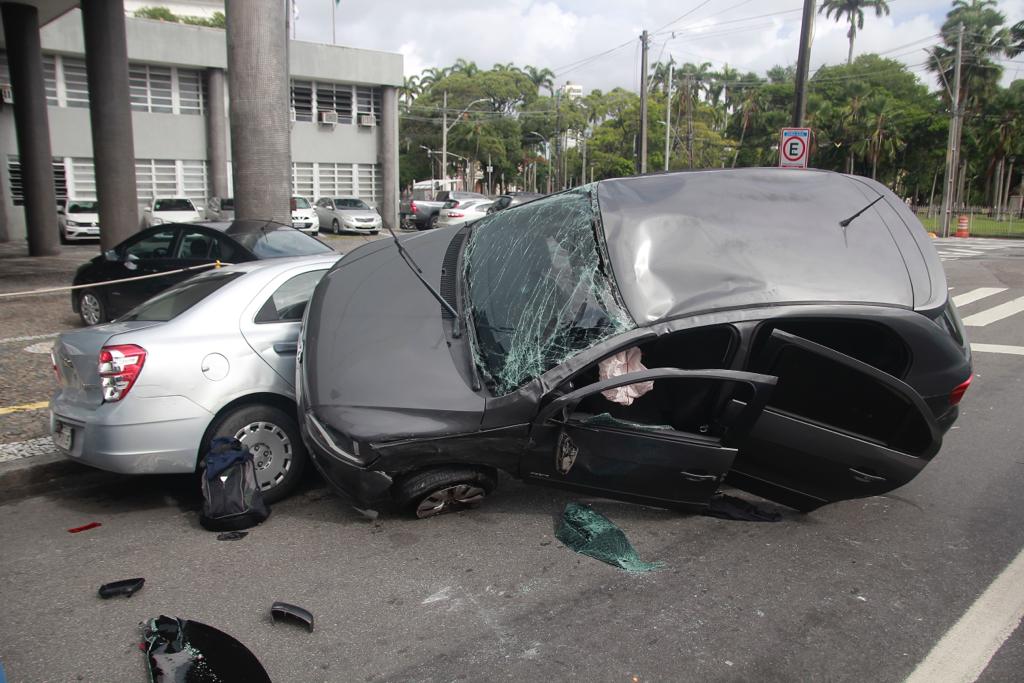 Colisão complicou trânsito na área