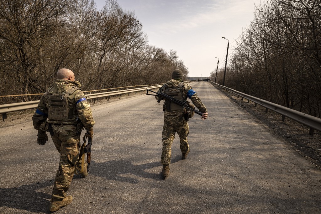 Soldados ucranianos estão sendo treinados no uso de drones armados Switchblade nos EUA