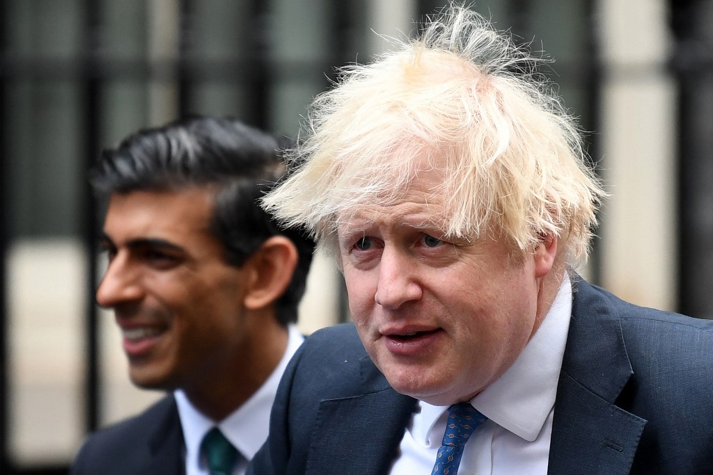 O primeiro-ministro do Reino Unido, Boris Johnson, e o ministro das Finanças, Rishi Sunak, enfrentarão multas por violar as leis de bloqueio do Covid-19 decorrentes do escândalo "partygate", disse uma porta-voz de Downing Street em 12 de abril de 2022