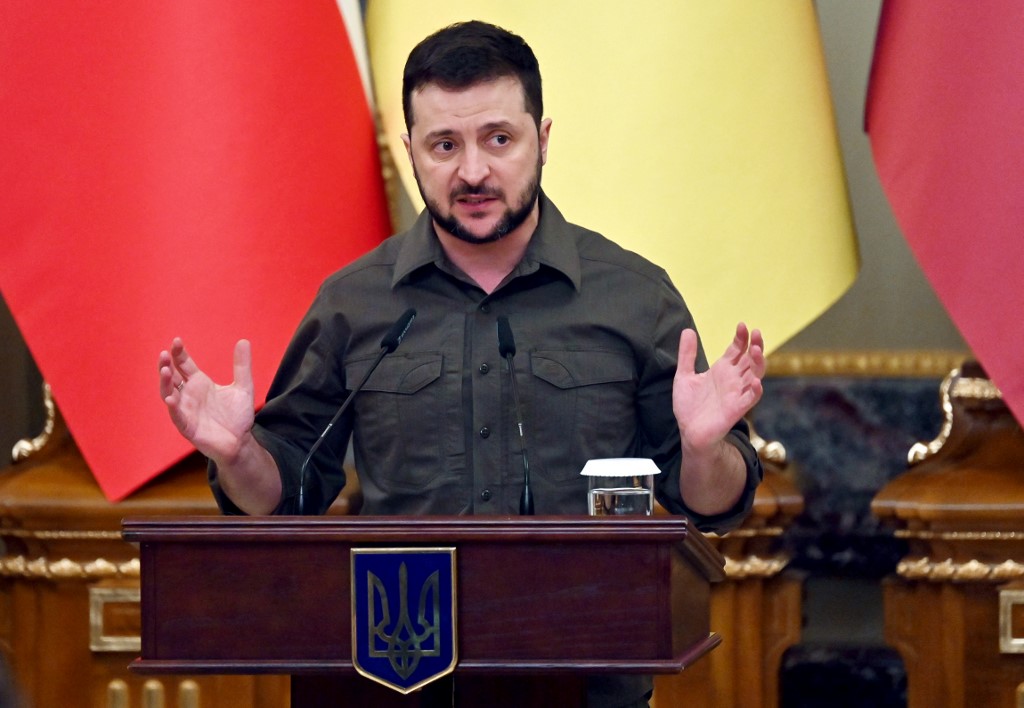 Presidente Volodimir Zelensky, anunciou nesta segunda-feira (18) o início da ofensiva russa contra o leste da Ucrânia