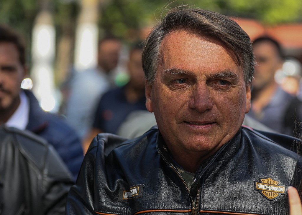  Jair Bolsonaro afirmou neste sábado que vai procurar representantes do WhatsApp no Brasil para tratar do acordo firmado entre o aplicativo e o Tribunal Superior Eleitoral (TSE)