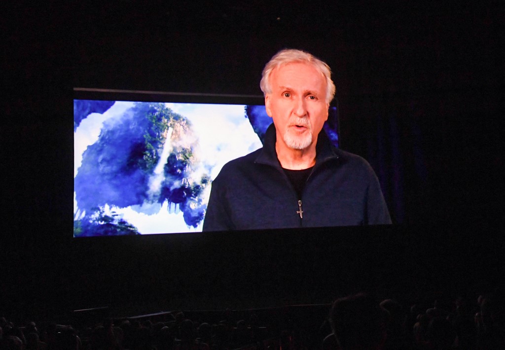 O diretor James Cameron falou aos presentes da CinemaCon da Nova Zelândia por videoconferência