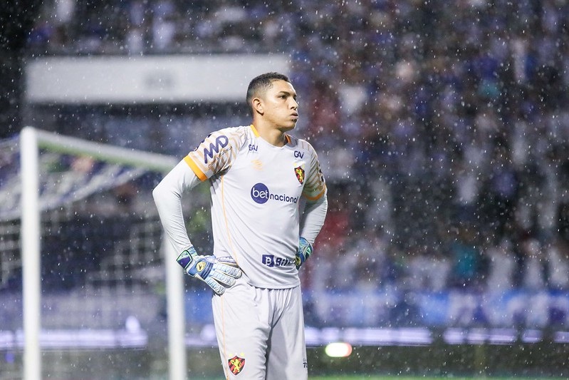 Goleiro Maílson está feliz no Sport, mas busca negociação favorável