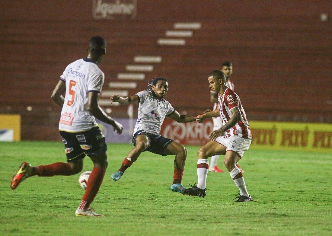 No primeiro turno nos Aflitos, triunfo do Bahia por 1x0