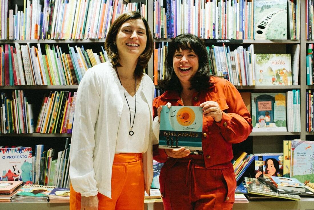 Simone Santos com a escritora Carol Campos