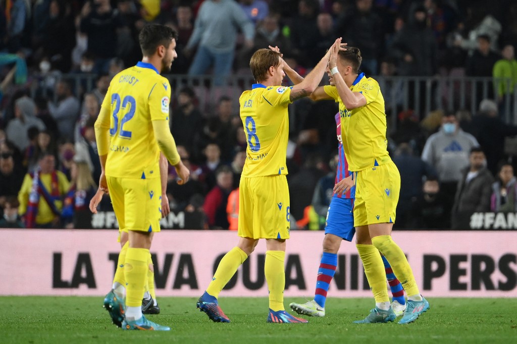 Jogadores do Cádiz comemoram único gol da partida