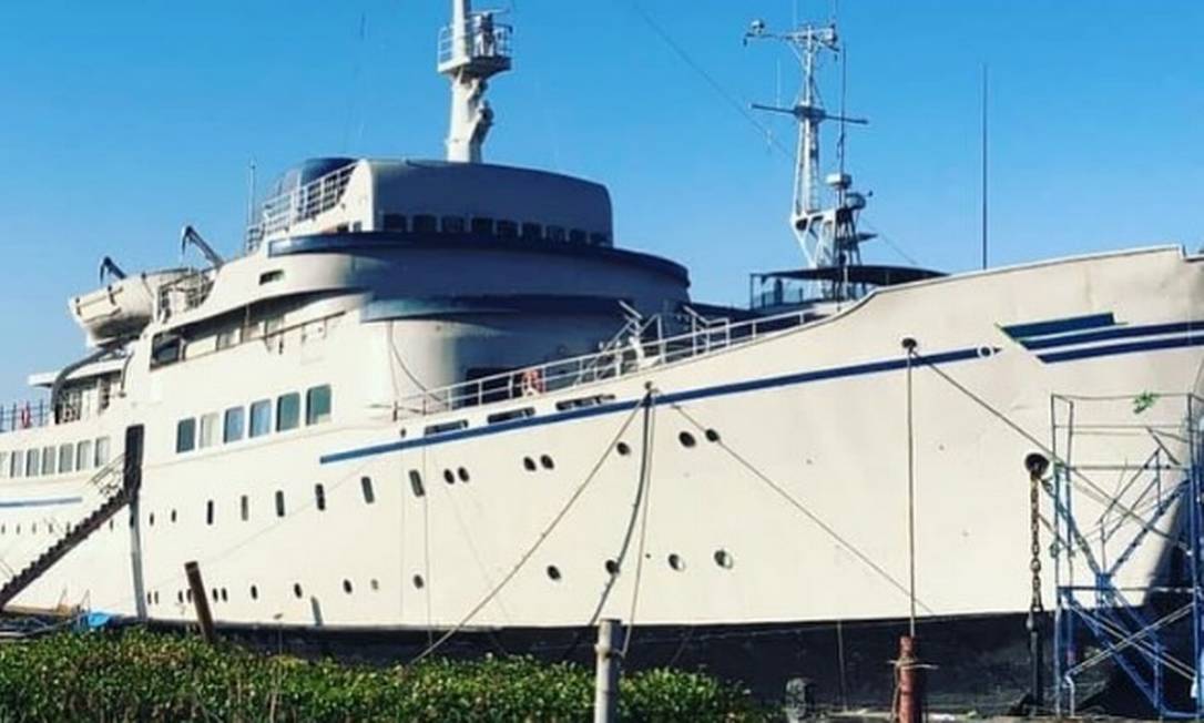 MV Aurora, antigo cruzeiro alemão de 1955, utilizado no filme "Moscou contra 007", de 1963