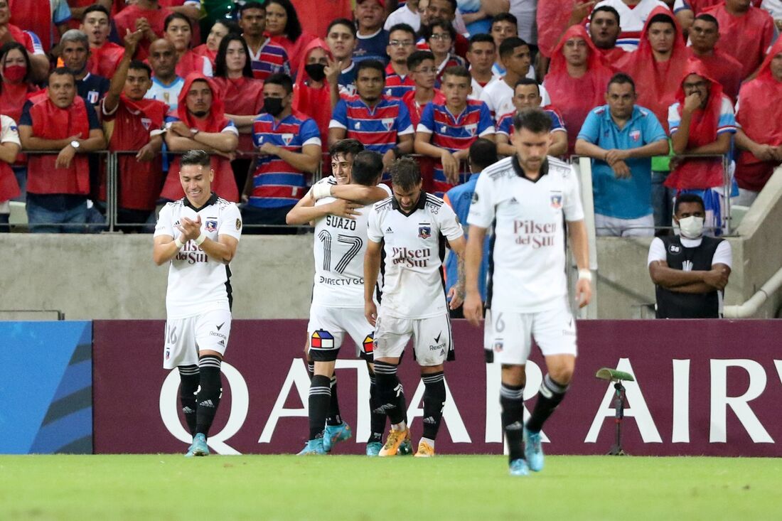 Jogadores do Colo-Colo comemoram um dos gols no Castelão