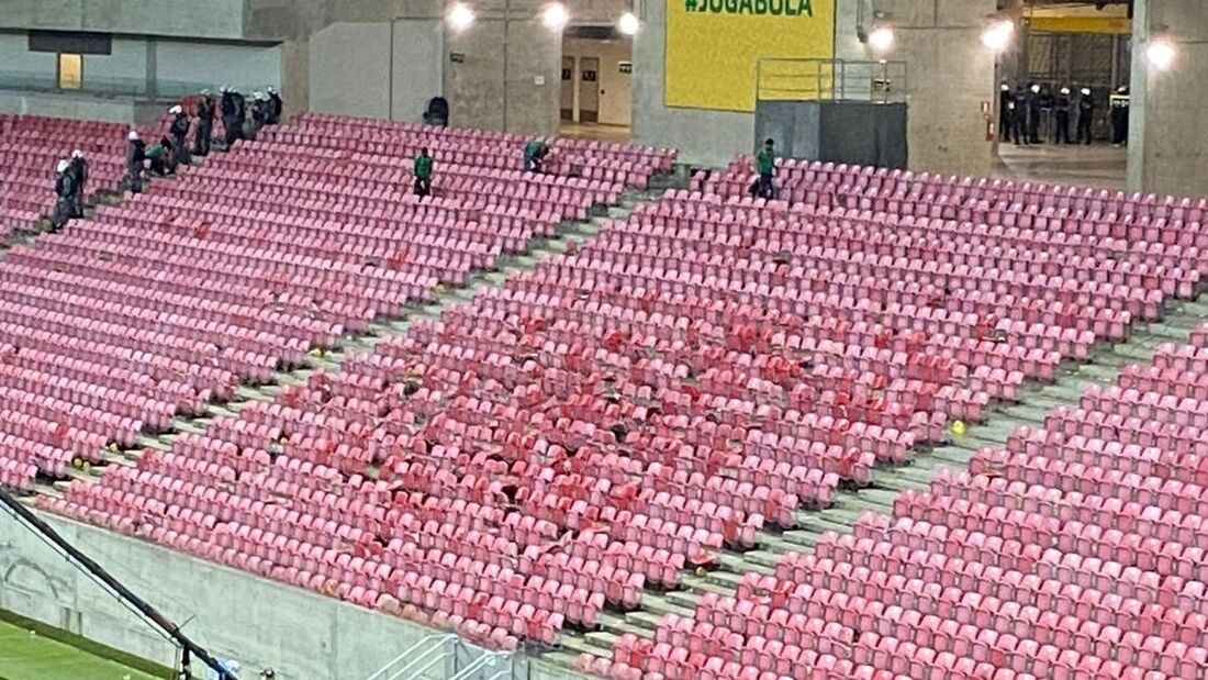 Setor da Arena de Pernambuco teve cadeiras destruídas no Sport x Fortaleza