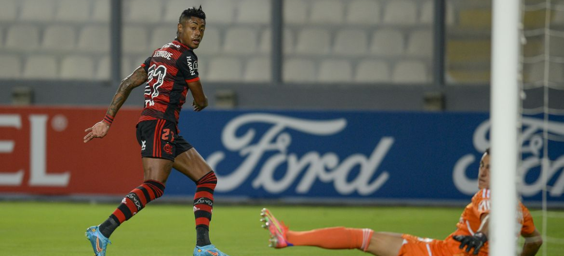 Bruno Henrique foi o autor do primeiro gol da vitória do Flamengo