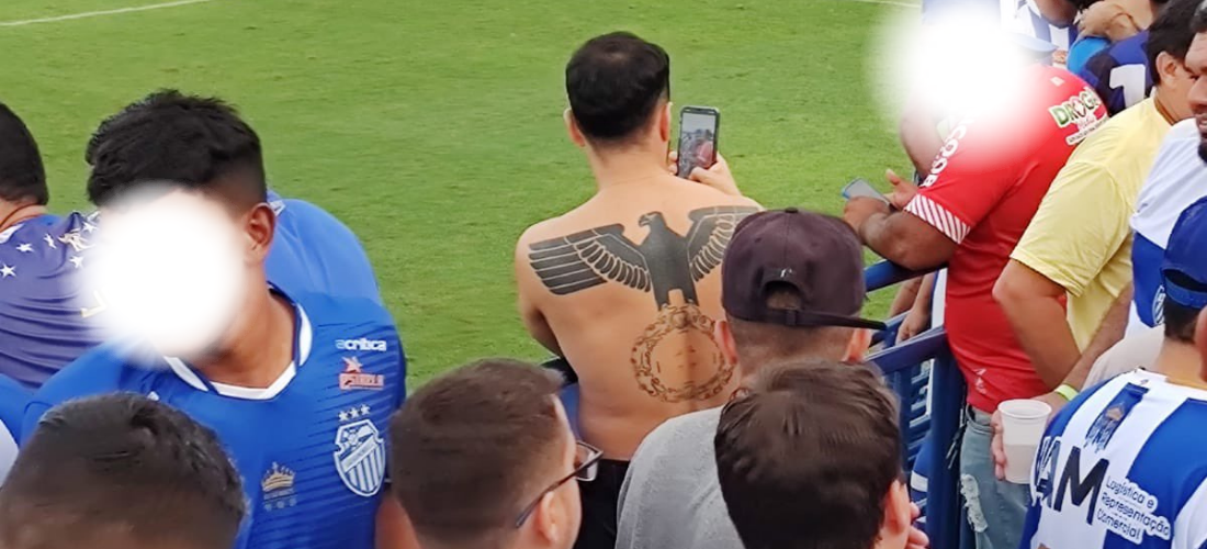 Homem foi flagrado ostentando tatuagem nazista em jogo da Série D