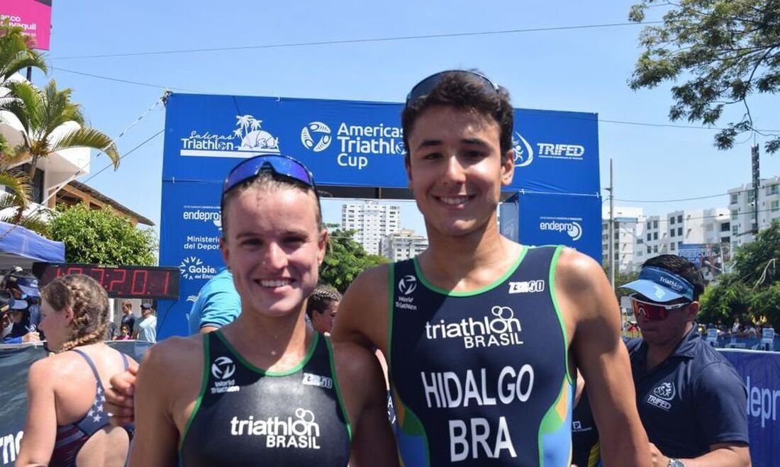 Djenyfer Arnold e Miguel Hidalgo, medalhistas de ouro na Copa América de triatlo