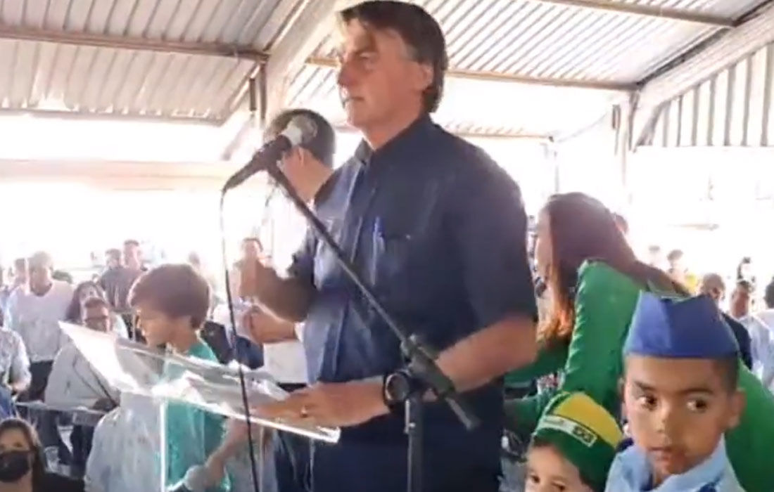 Bolsonaro discursa em evento em cidade goiana