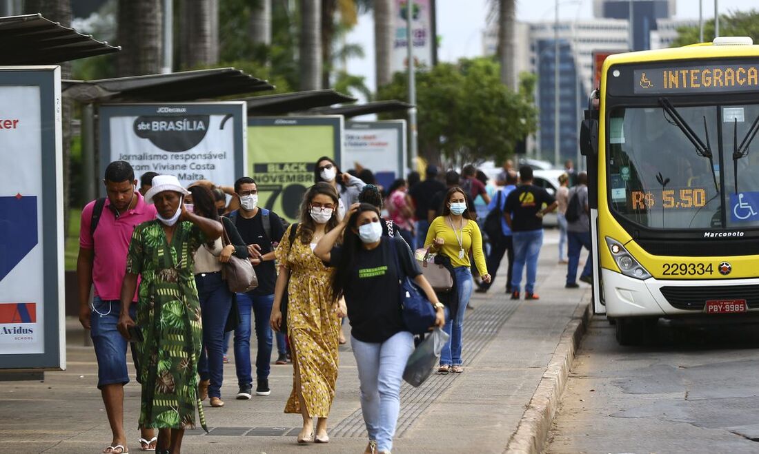 Secretarias municipais e estaduais e o Ministério de Saúde registraram até o momento 30.093.751 pessoas que contraíram Covid-19