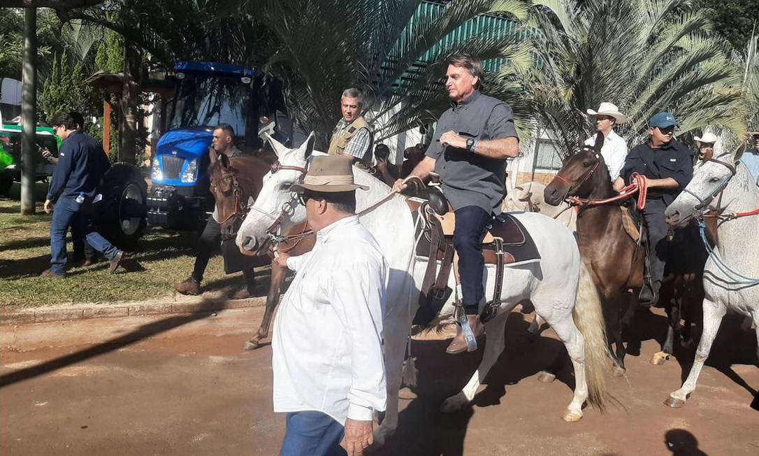 Bolsonaro em feira agrícola nesta segunda-feira (25)