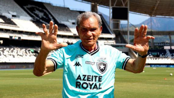 Ídolo do Botafogo, o pernambucano Manga completa 85 anos nesta terça (26) e inspirou o Dia do Goleiro