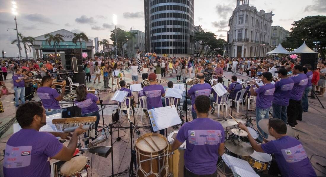 Apresentação da Orquestra Arruando