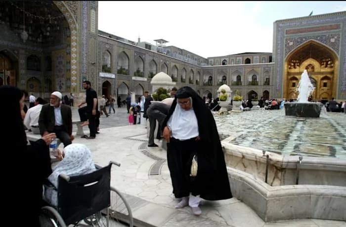 Templo shiita em Mashhad. Um religioso xiita morreu e outros dois ficaram feridos, um deles gravemente, em um ataque com arma branca nesta terça-feira (5) na região