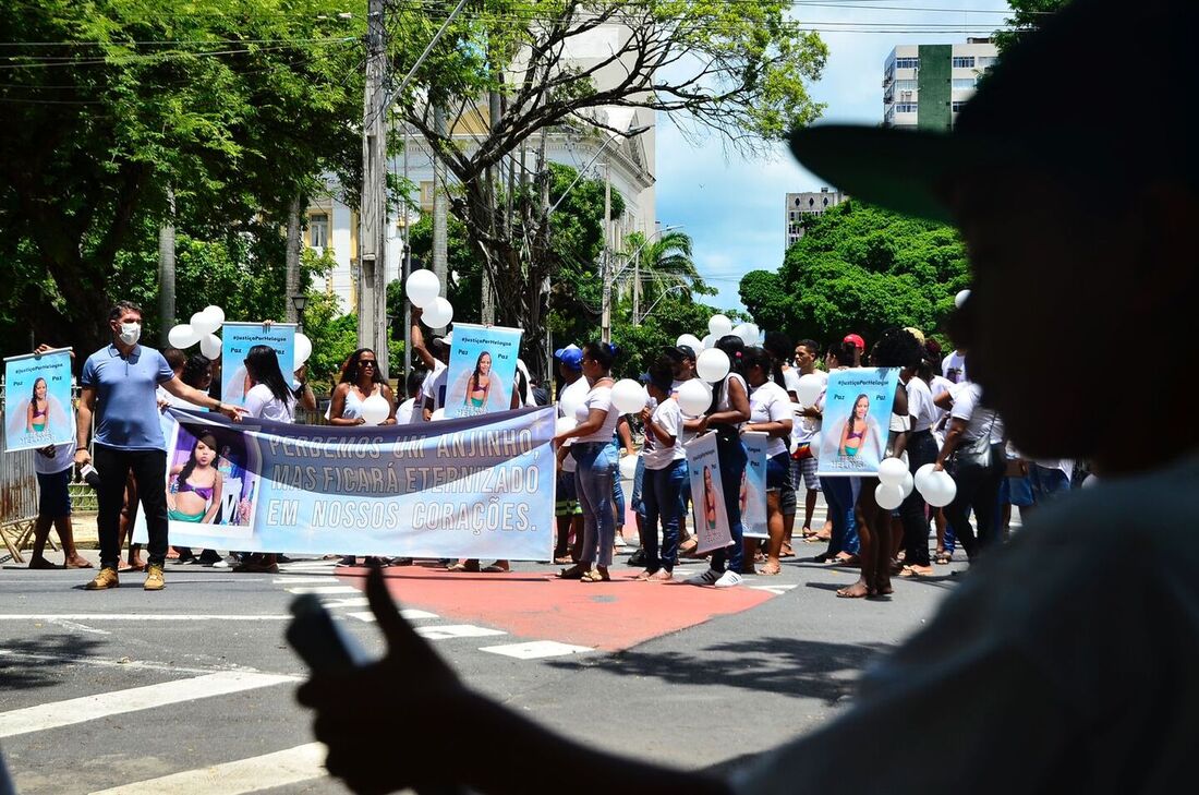 Familiares da menina Heloysa Gabrielle, de 6 anos de idade, protestam no Recife