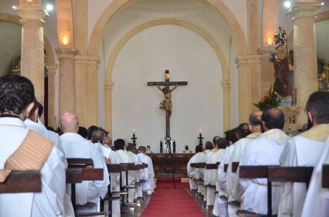 Missa dos Santos Óleos, celebrada nesta Quinta-Feira Santa na catedral de Olinda.