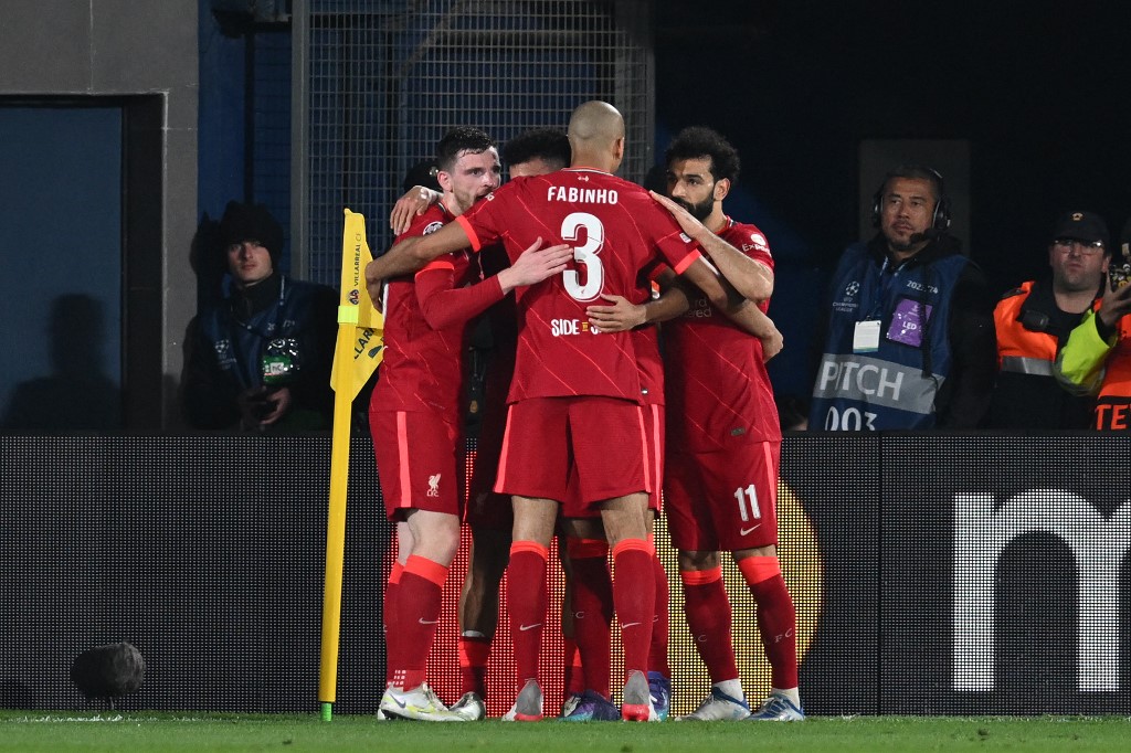 Jogadores comemoram o terceiro gol marcado por Mané