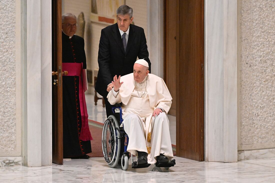 Papa Francisco celebra 10 anos de pontificado com os cardeais e um