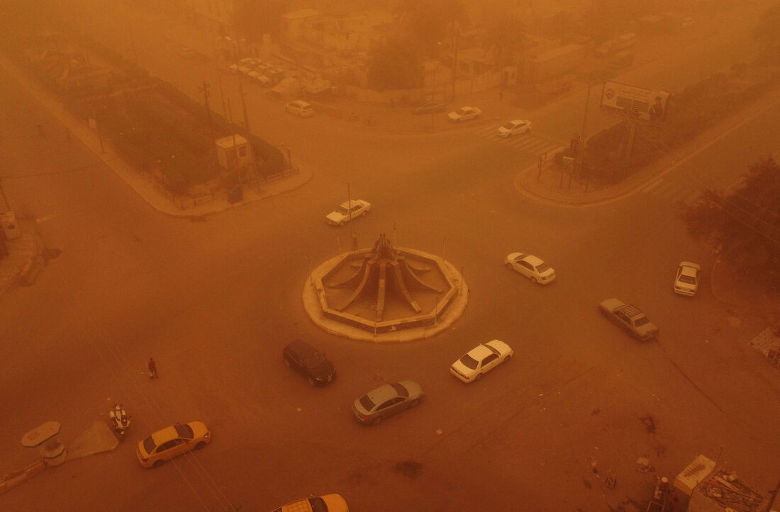 Imagem aérea mostra uma vista da cidade de Nasiriyah, no sul do Iraque, durante uma forte tempestade de areia em 5 de maio de 2022.