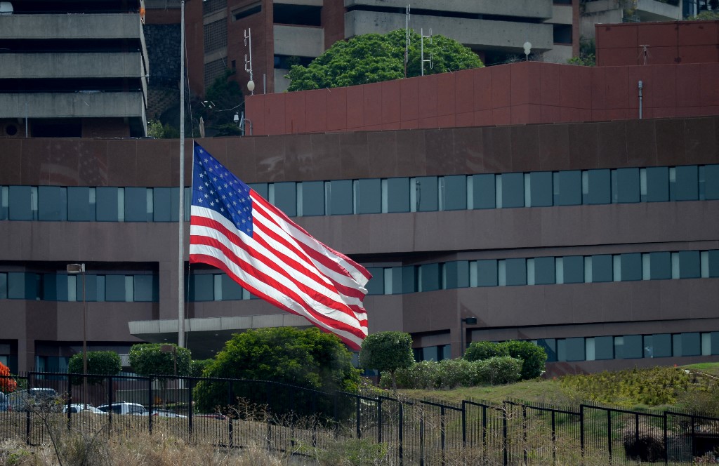 O EUA anunciaram que vão relaxar algumas sanções contra a Venezuela, entre elas uma ligada à petrolífera Chevron, a fim de promover o diálogo entre o governo de Nicolás Maduro