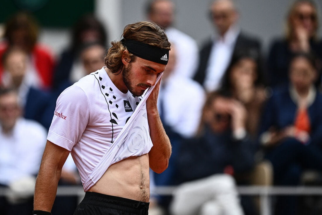 Número 4 do mundo, Tsitsipas é eliminado de Roland Garros