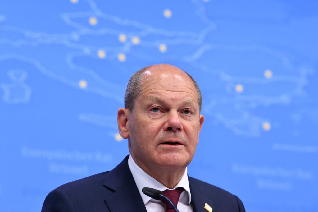 Chefe de governo da Alemanha, Olaf Scholz, anuncia que seu país fechou um acordo com a Grécia para o envio de blindados à Ucrânia