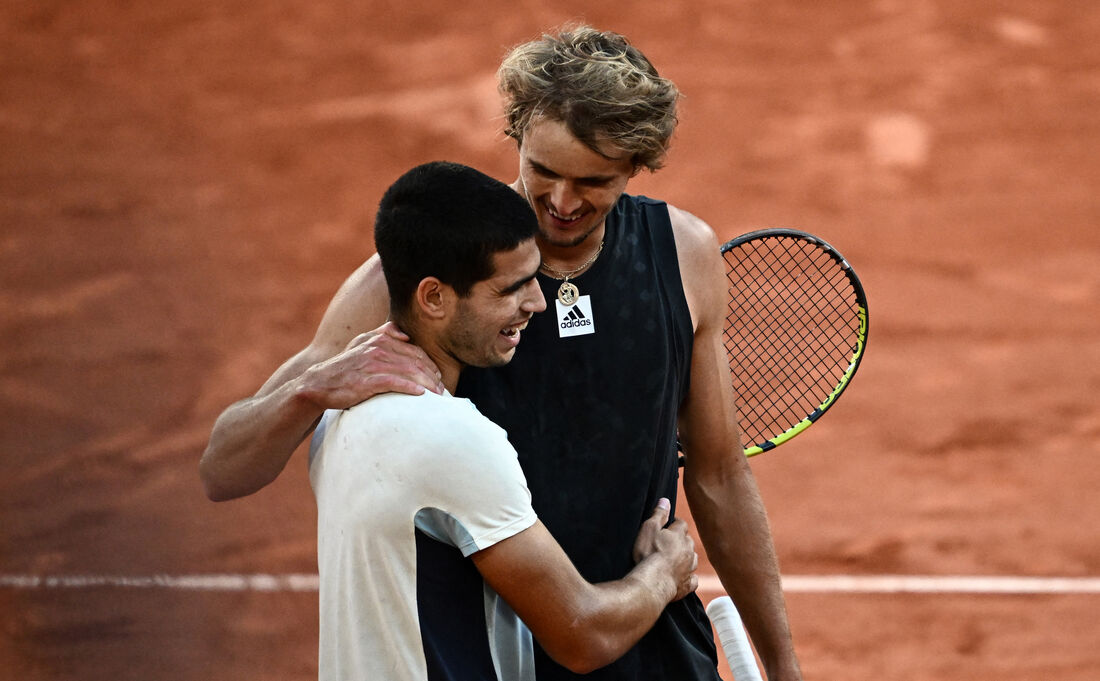 Zverev derrotou Alcaraz e se classificou para as semifinais de Roland Garros