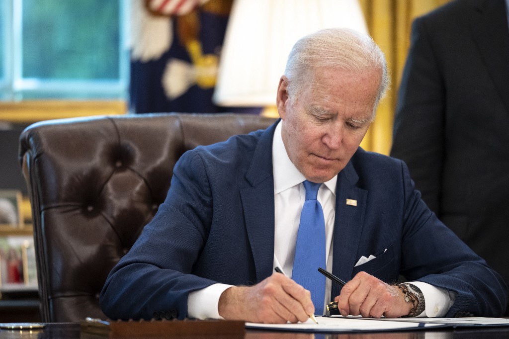 O presidente Joe Biden, acelerou nesta segunda-feira (9) o envio de armamento à Ucrânia