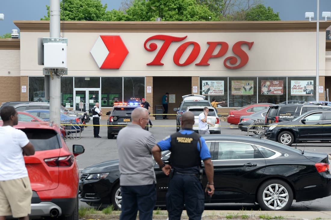 Dez mortos em tiroteio em massa em mercado na cidade de Buffalo, Nova York