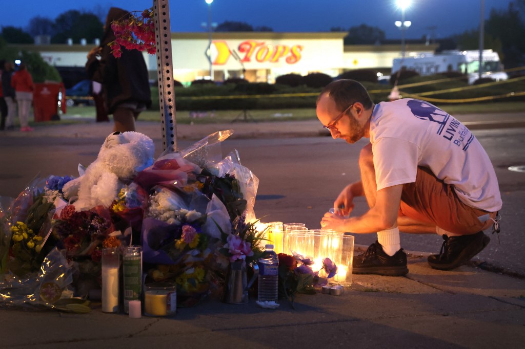 Cidadão de Buffalo vivem luto após o crime de racismo no supermercado 