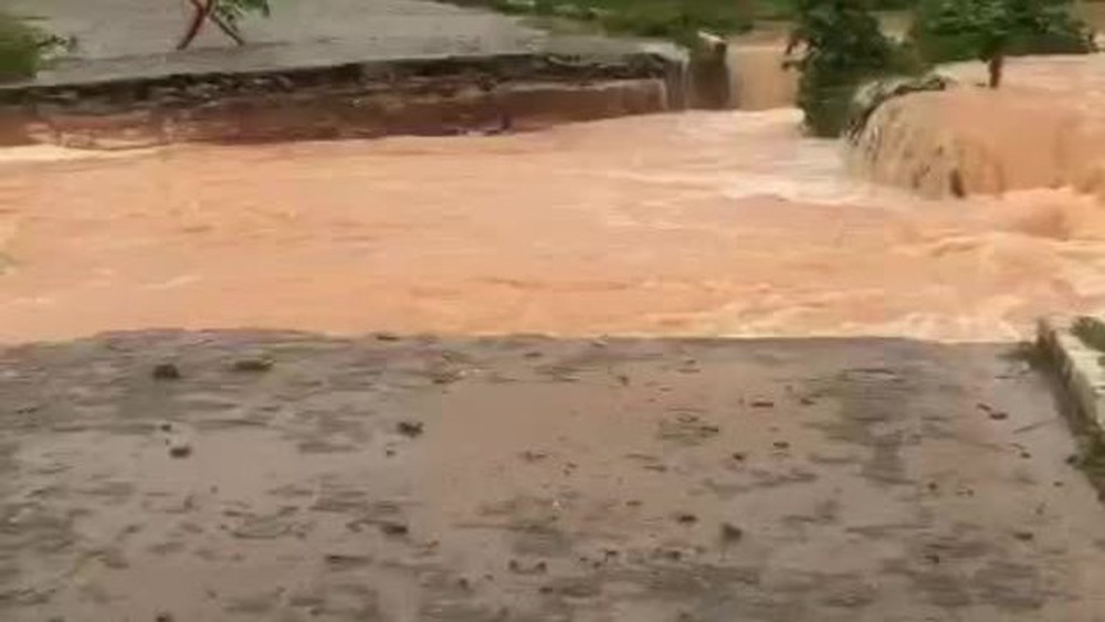 Pista de acesso ao CT do Náutico foi destruída pela água