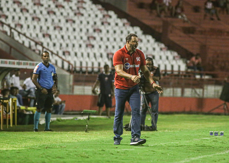 Roberto Fernandes, técnico do Náutico